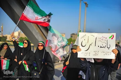 زنجیره انسانی در محکومیت تهدیدات حمله به پل‌ها و نیروگاه‌ها در اهواز