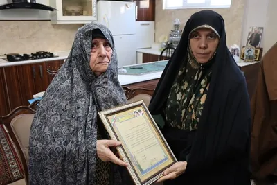 دیدار شهردار تبریز با خانواده شهیدان