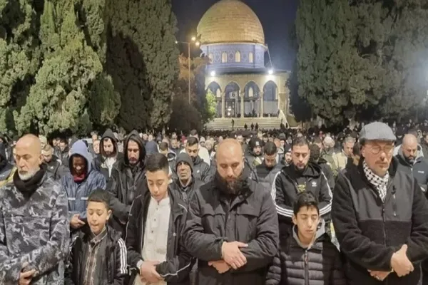 Malam pertama Solat Ramadhan di Masjid Al-Aqsa dengan penyertaan 70 ribu jemaah