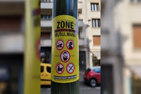 Un jeune de 19 ans jugé pour avoir apposé des autocollants islamophobes à Orléans