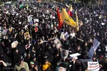 بدرقه پیکر شهید نیلفروشان به منزل‌گاه ابدی