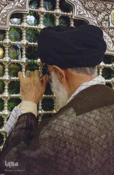 تصاویری از حضور رهبر انقلاب در حرم مطهر حضرت معصومه(س)
