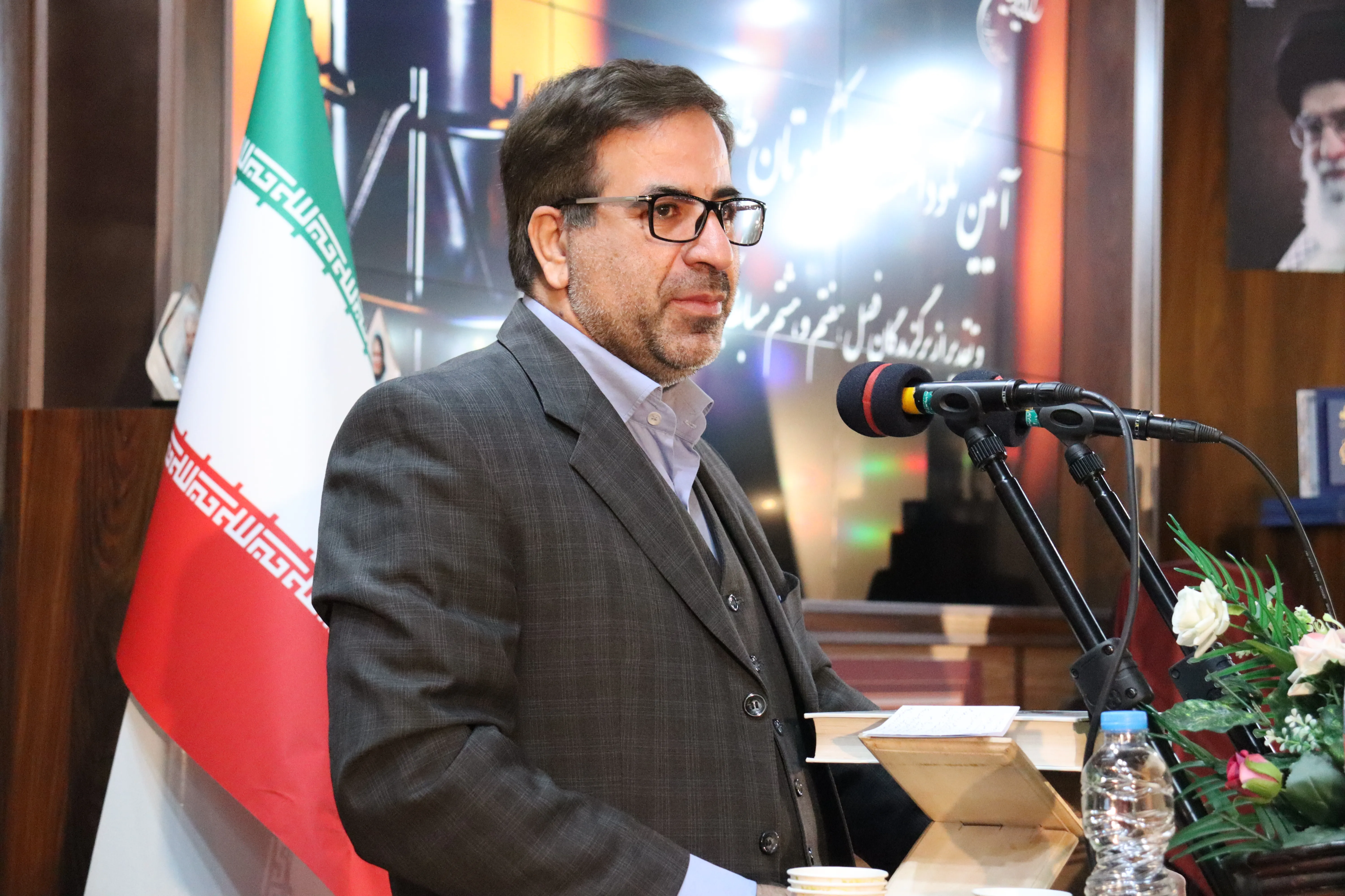 محمد‌زاده: اسلام و زبان فارسی هویت ایرانیان است