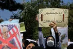 تجمع افغانستانی‌های مقیم مشهد در مقابل کنسولگری پاکستان
