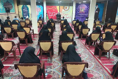دیدار نماینده ولی فقیه در استان و امام جمعه بوشهر با جوانان و طلاب خواهر استان بوشهر