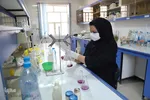 لیلا بورد، 33 ساله است و 6 سال است به عنوان کارشناس در آزمایشگاه شیمی مشغول به کار است.