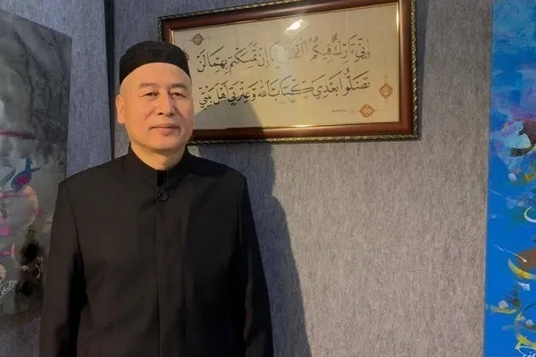 Ang Tsino na Aktibista sa Quran ay Bumisita sa Tehran Ekspo para Matuto Pa tungkol sa Tafsir na mga Gawain
