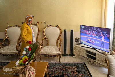 شادی شیرازی ها در مقابل منزل محمدرضا گرایی