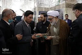 غبارروبی ضریح مطهر حضرت رضا(علیه‌السلام)