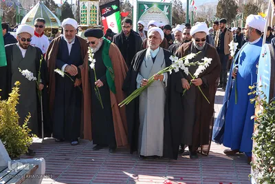 تجدید میثاق روحانیون و طلاب شهرستان اراک با شهدای انقلاب اسلامی
