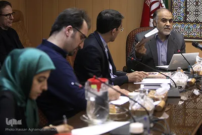 نشست نقد و بررسی کتاب «تکوین نهاد مرجعیت تقلید شیعه» 