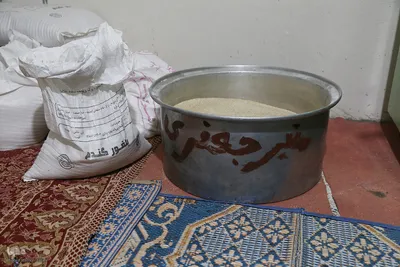 پخت «حلیم در جُم ( خمره) میراثی ۳۰۰ ساله در فین