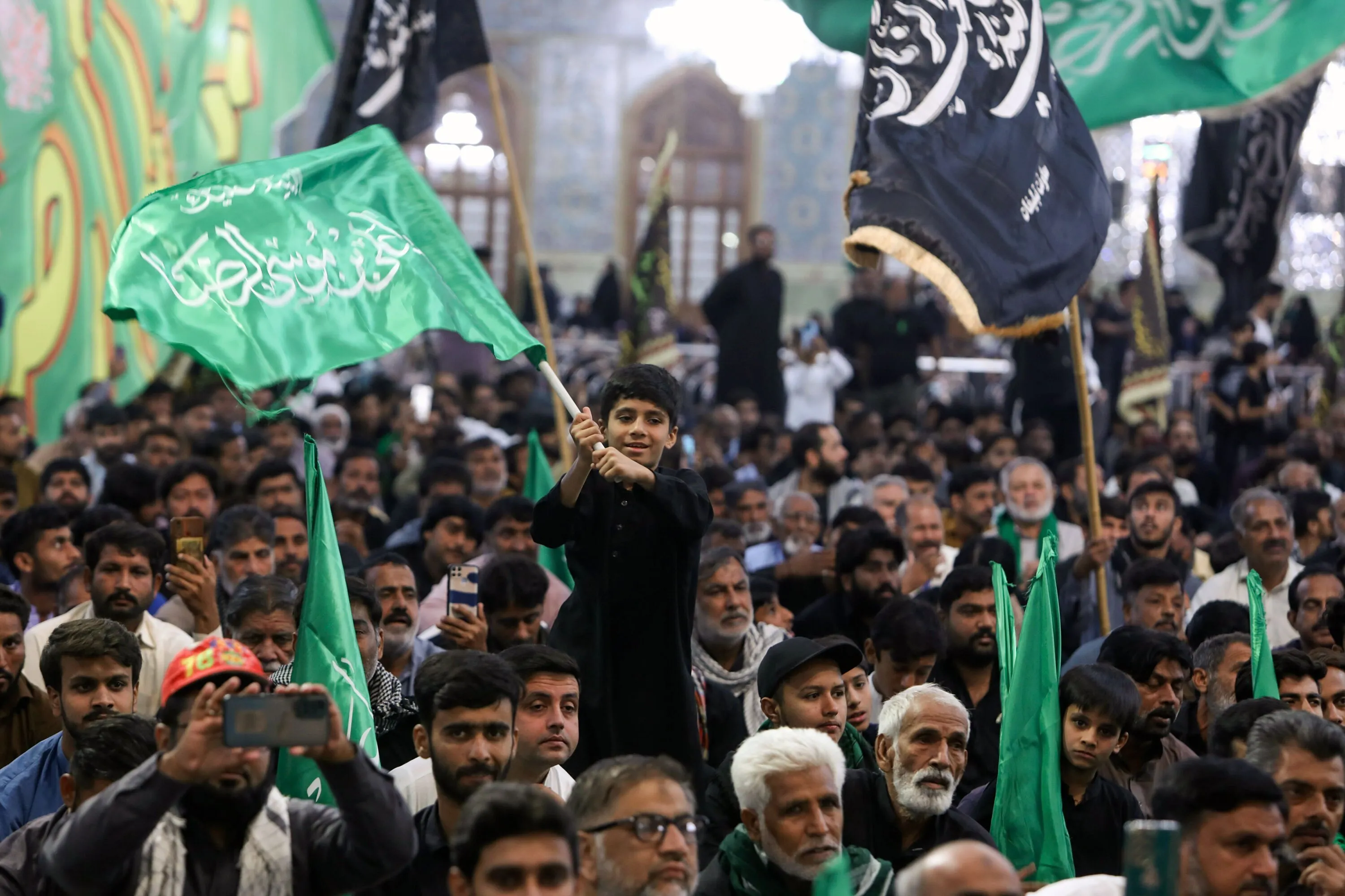 5.000 peregrinos que falam urdu convocam-se no santuário do Imam Reza