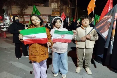 تجمع مردمی در بیعت با سومین امام انقلاب در خرم‌آباد