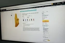 ایمیزون میں افغان خواتین برقع کی فروخت