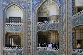 بازدید شرکت‌کنندگان مسابقات قرآن دانشجویان در حرم مطهر رضوی