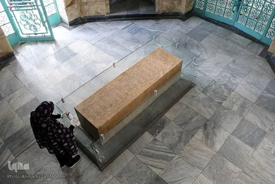 مزار سعدی، استاد سخن در شیراز