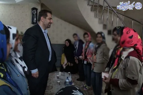 ضیافت افطاری مؤسسه خیریه کودکان بی‌سرپرست در قائم‌شهر با حضور مسئولان استانی