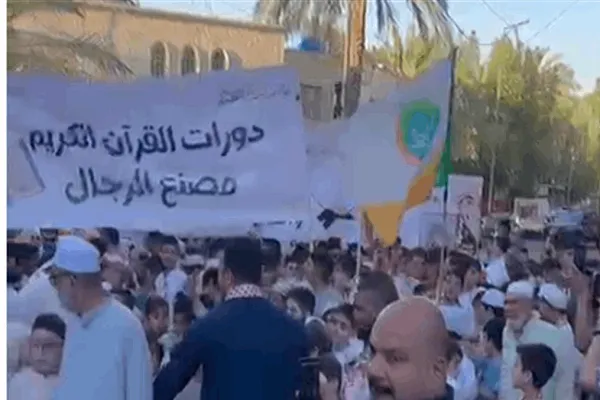 العراق: حافظو القرآن من أطفال الاعظمية يسيرون بشوارعها بعد انتهاء الدورة + فيديو