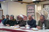 عکس | نشست صمیمانه جمعی از اصحاب رسانه با فرمانده سپاه الغدیر یزد