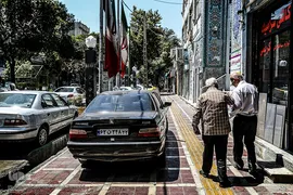 پارک خودرو در مسیر عابرین پیاده