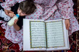 مساجد و اماکن مذهبی مرکز استان آذربایجان شرقی در ماه مبارک رمضان جهت مقابله با شیوع ویروس کرونا تعطیل اعلام شد. با این شرایط خانواده های تبریزی با بهره گیری از رسانه های مجازی، رادیو و تلویزیون در منازل خود، به تلاوت قرآن کریم پرداخنتد.