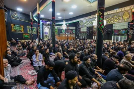 آیین طشت‌گذاری در مسجد اردبیلی‌های تهران