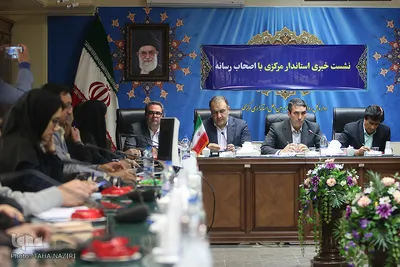 نشست خبری استاندار مرکزی بمناسبت دهه فجر