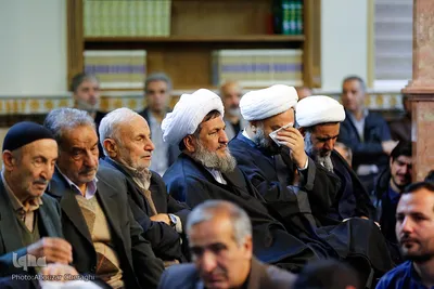 تشییع پیکر جهادگر تهرانی امیرمحمد اژدری بر روی دستان مردم 
