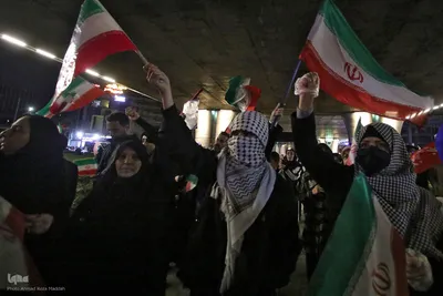 تداوم تجمع شبانه شیرازی در بیعت با رهبری همراه با فرمانده شهید