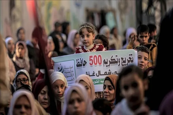 تجلیل از ۵۰۰ حافظ قرآن در اردوگاه آوارگان «الشاطئ» غزه