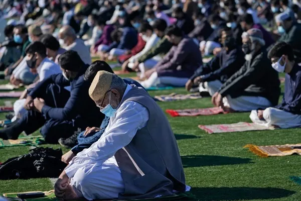 Portales: Director Speaks Out on Trauma of Muslim Worshipers