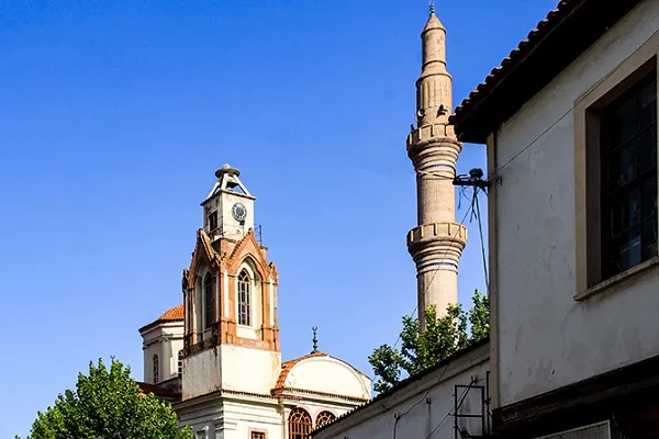 Ayvalık'taki 100 yıllık cami ve kiliseler