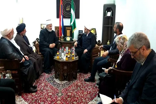 یافتن نقطه مشترک با ادیان توصیه قرآن است