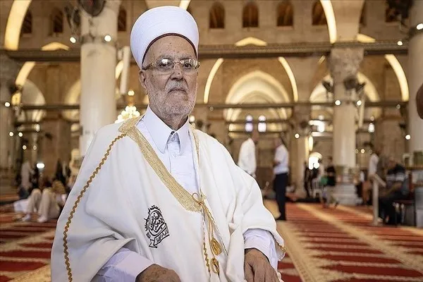 Nagalit ang Rehimeng Zionista sa Mangangaral ng Moske ng Al-Aqsa dahil sa Pagpuri kay Bayaning Haniyeh