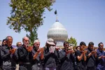 نماز ظهر عاشورا در شبستان امام خمینی(ره)‎ حرم شاهچراغ(ع)