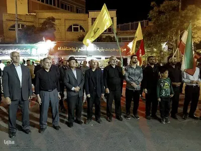 ایستاده در خیابان برای خونخواهی رهبر شهید انقلاب در اهر 