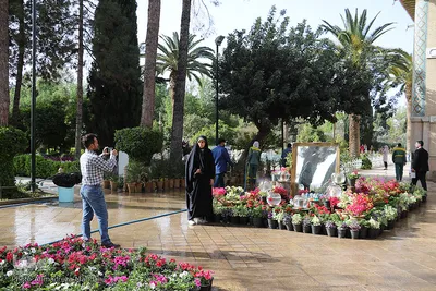 مسافران نوروزی در باغ ارم شیراز