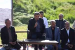 نشست خبری محمد اسکندری، مدیرکل دفتر امور روستایی و شوراهای استانداری استان آذربایجان شرقی در روستای سفیده خان