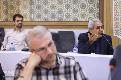 نشست هم‌اندیشی ناشران و نویسندگان انقلاب