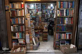 یک انتشاراتی در پاساژ بازار کتاب ایران