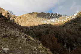 با کاهش ارتفاع بار دیگر شرایط آب و هوایی گرم‌تر مشاهده می‌شود