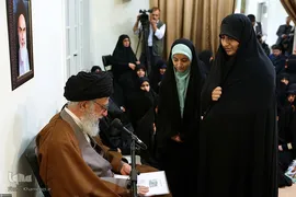 دیدارجمعی‌ازخانواده‌های‌شهدای مدافع‌حرم با رهبرانقلاب