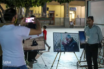 برپایی نمایشگاه عکس به مناسبت هفته دفاع مقدس در حرم مطهر شاهچراغ(ع)