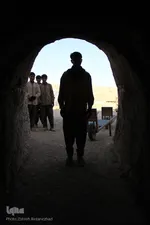 اینجا نان کسی آجر نمی‌شود، اینجا آجرها نان می‌شوند