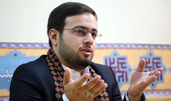 İranın seçilmiş qariləri 2015-ci ilin Mina şəhidi Möhsün Hacıhəsənini tilavət ilə andılar + Video