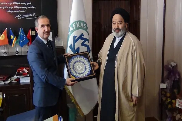 نگاهی به سفر سه روز رئیس دانشگاه ادیان به شرق ترکیه