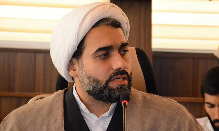 انقلاب توجه جهان را به معنویت جلب کرد/خطر واردات عرفان را جدی نمی گیریم