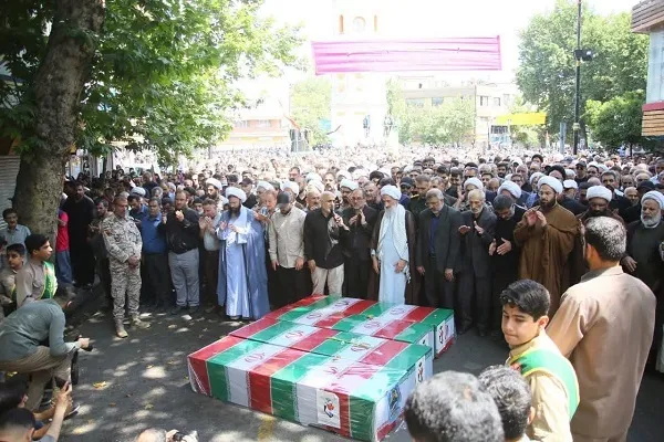 اقامه نماز نماینده ولی فقیه در مازندران بر پیکرهای پاک شهدای ساروی تجاوز تروریستی رژیم صهیونستی