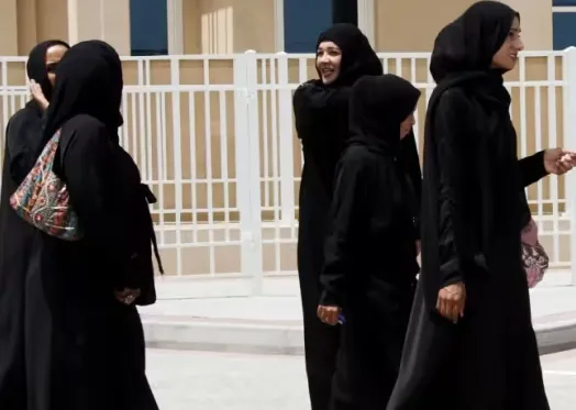 Francia: el Ministerio de Educación prohíbe el uso de abayas en las escuelas
